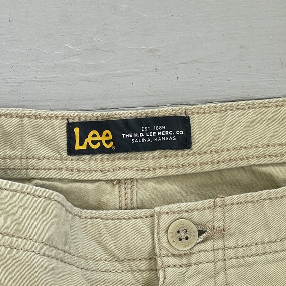 Lee Cargo Shorts - Picture 2 of 4